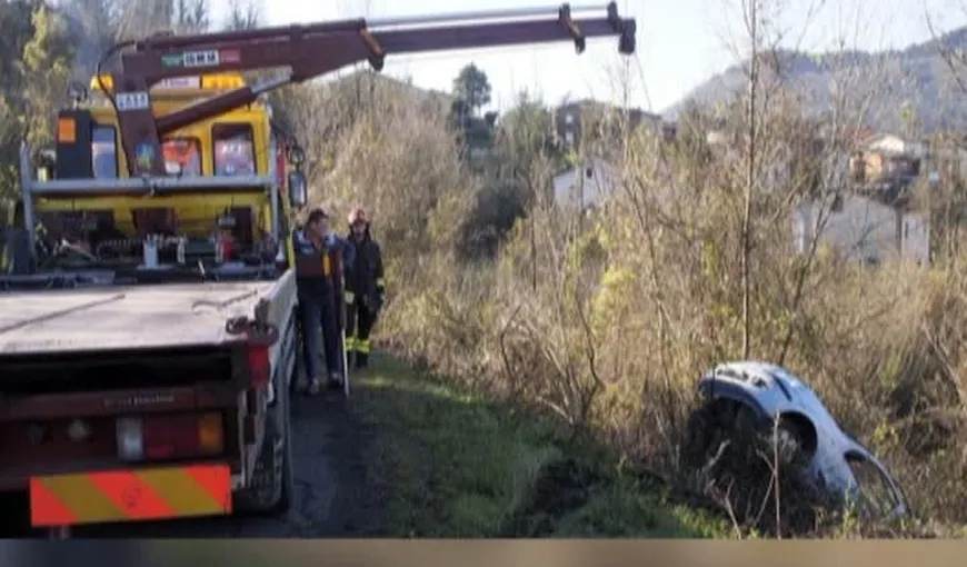 Doi români au murit în Italia. Unul în accident rutier, celălalt electrocutat în timp ce culegea măsline