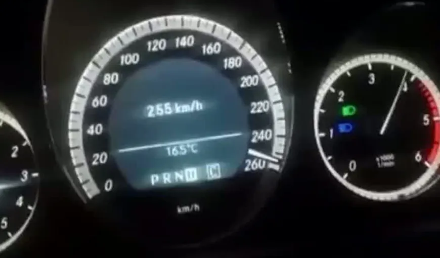 Un şofer s-a filmat când gonea cu 255 de kilometri la oră pe Autostrada Soarelui