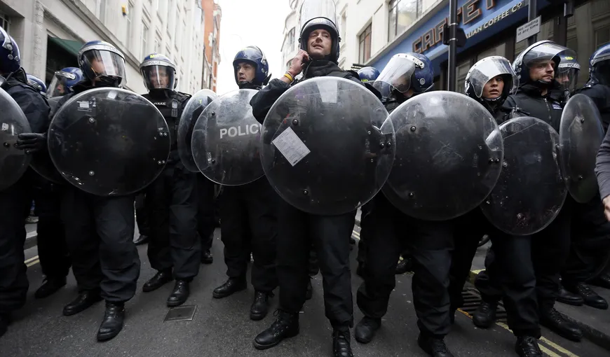 Poliţiştii francezi au ieşit în stradă, nemulţumiţi de condiţiile de muncă