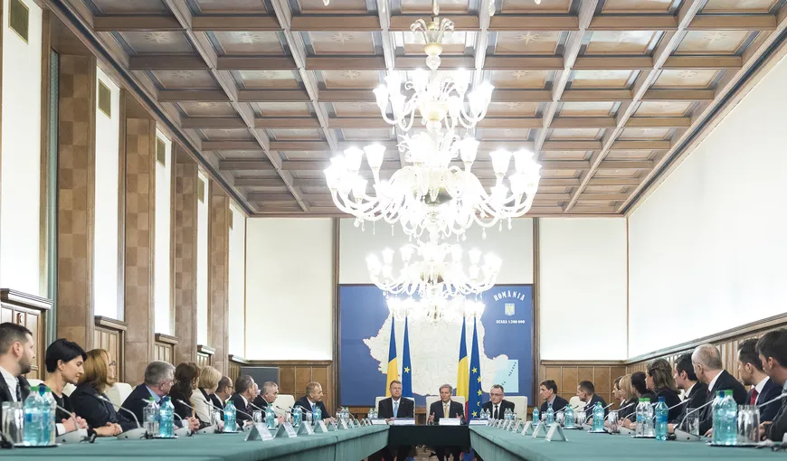 Cabinetul Cioloş, prima şedinţă de Guvern: „Cinci ministere, AFECTATE de reoganizări. Trecem în revistă urgenţele”