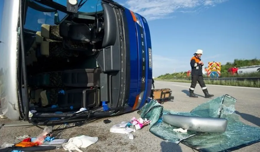 Un microbuz cu pasageri români, implicat într-un accident în Ungaria: Un MORT şi 15 răniţi VIDEO