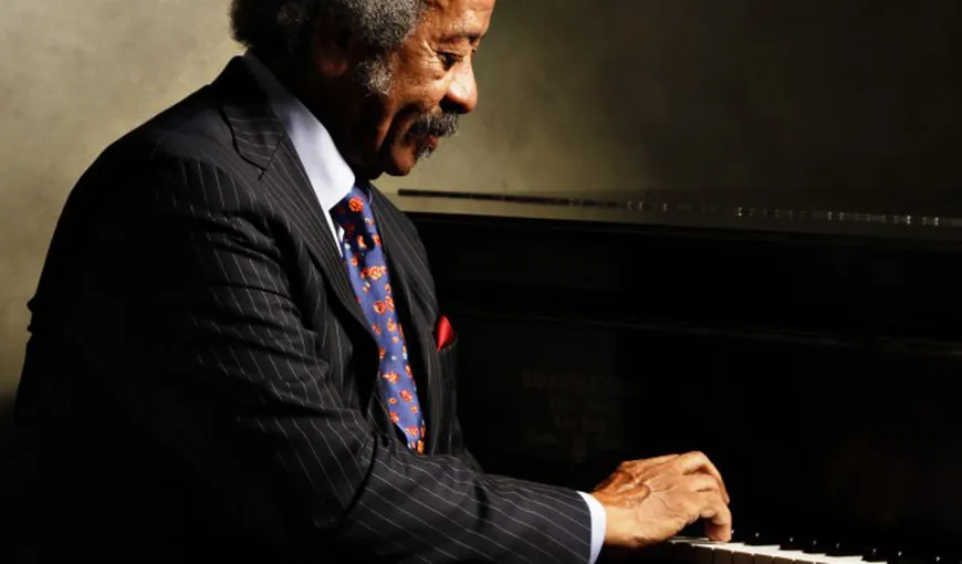 Cunoscutul pianist Allen Toussaint a încetat din viaţă la vârsta de 77 de ani
