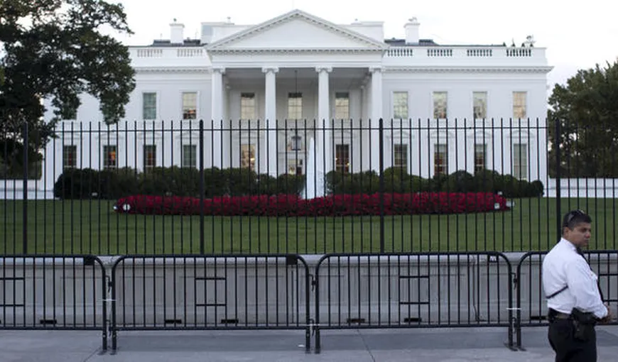 Un intrus a încercat să sară gardul de la Casa Albă, dar a fost prins