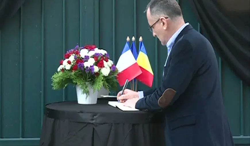 ATENTATE FRANŢEI. Mai mulţi oficiali români au semnat în Cartea de condoleanţe, de la Ambasada Franţei