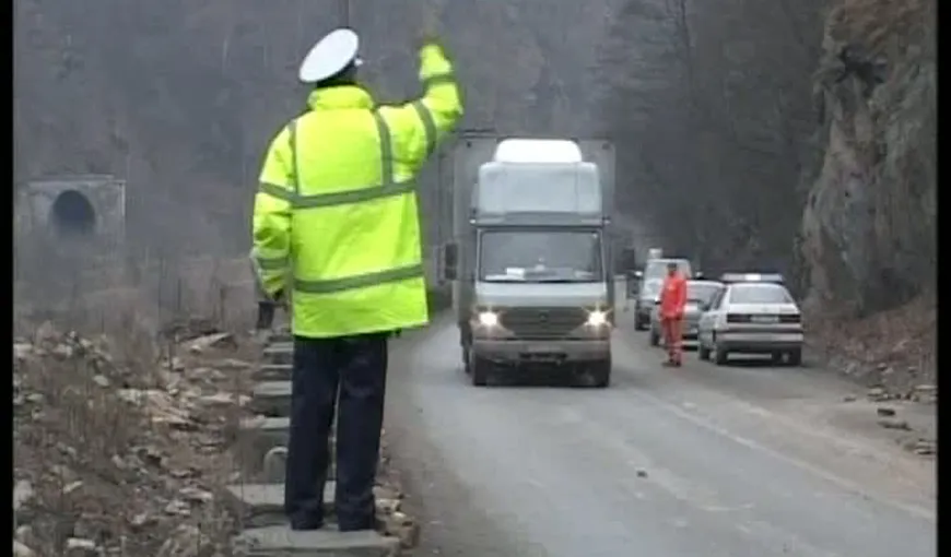 Traficul rutier, închis până la sfârşitul lunii ianuarie 2016 în sectorul Comăneşti-Zegujani al DJ 670