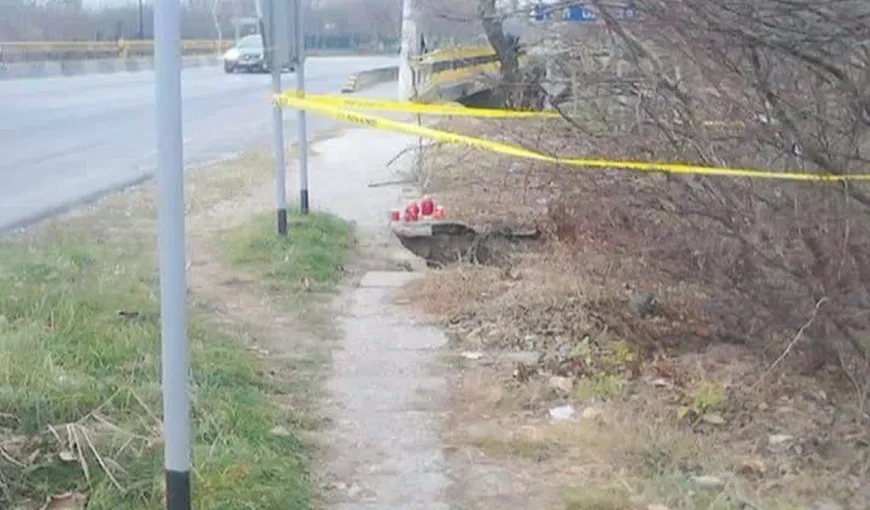 Tânăr mort în Balş după ce a căzut cu bicicleta într-o groapă neacoperită din trotuar FOTO