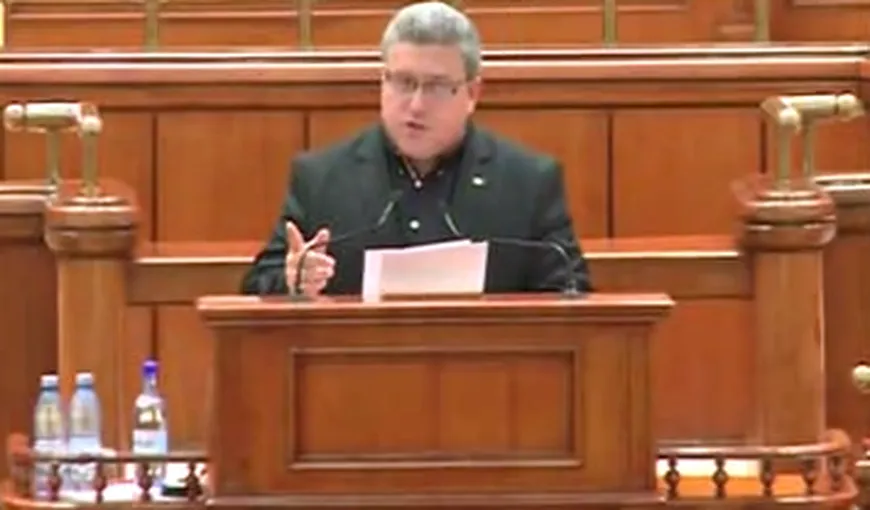 Senatorul Haralambie Vochiţoiu, HUIDUIT în Parlament pentru că i-a mulţumit lui Gabriel Oprea VIDEO