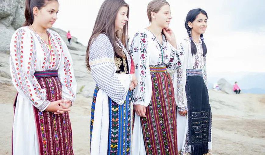 Tradiţiile româneşti, căutate în satul lui Brâncuşi. Sf. Mihail şi Gavril, sărbătoriţi la Hobiţa