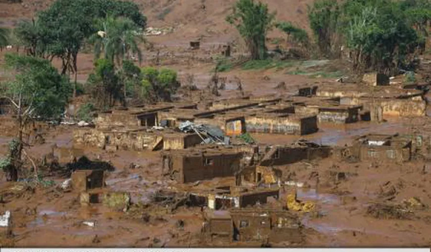 Aproximativ 500 de persoane evacuate din satul brazilian acoperit de un val de deşeuri miniere