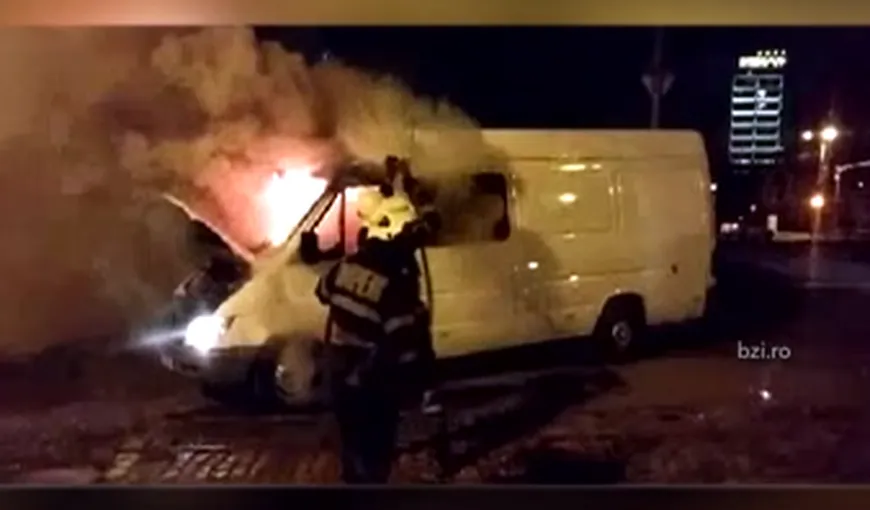 Iaşi: Maşină incendiată în stil mafiot cu Cocktail Molotov VIDEO