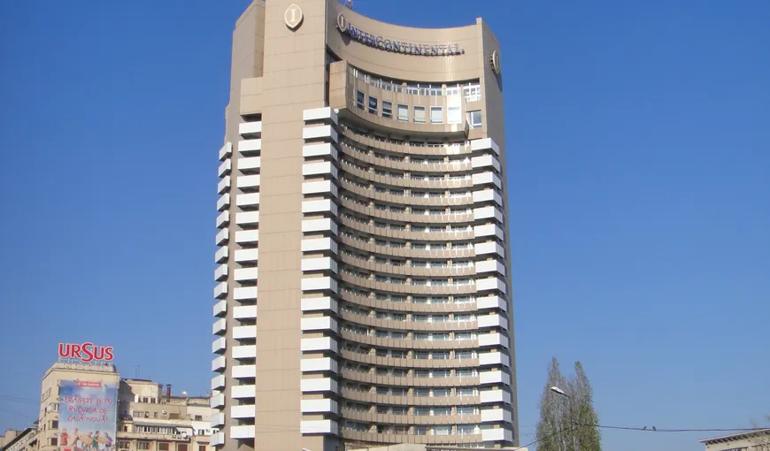 Un bărbat a căzut în gol de la etajul 15 al Hotelului Intercontinental