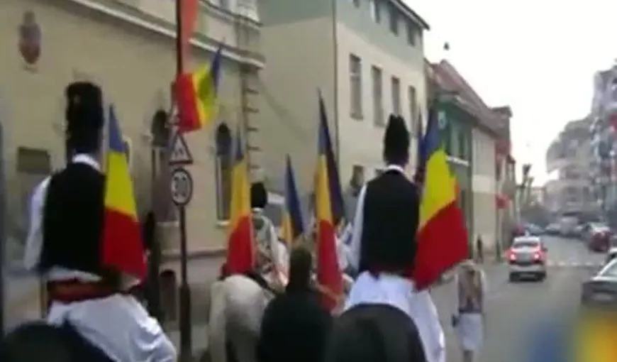 1 DECEMBRIE ZIUA NAŢIONALĂ. Românii din Covasna şi Harghita primesc o mie de steaguri tricolore