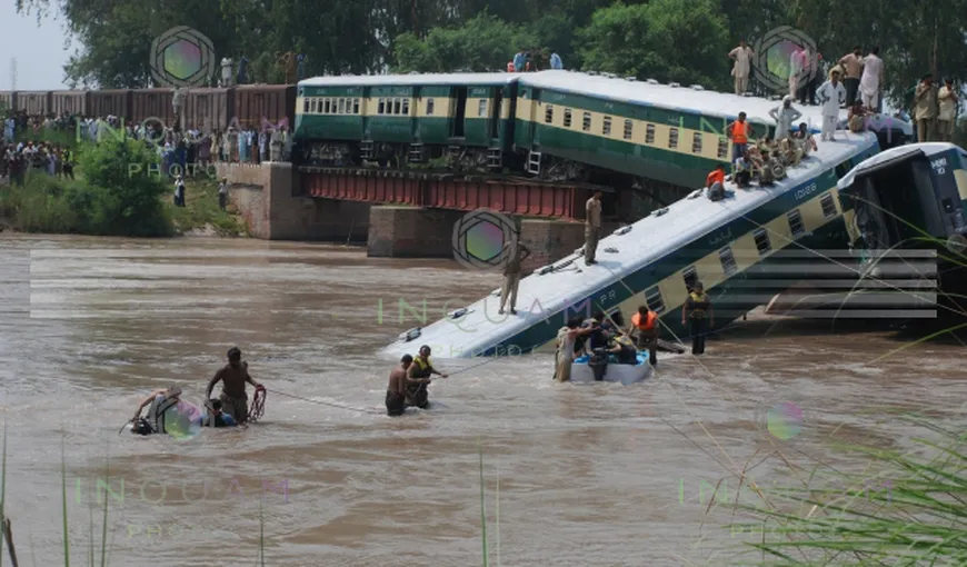 Tren deraiat în Pakistan: 12 morţi şi 100 de răniţi