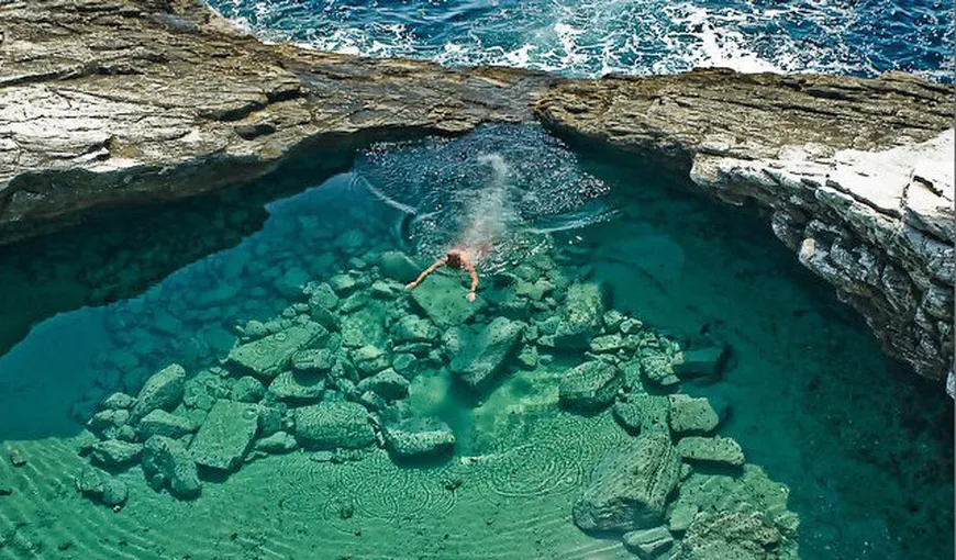 GIOLA, piscina sirenelor. Imagini desprinse din rai