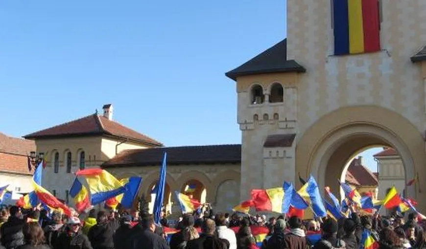 ZIUA NAŢIONALĂ în ţară: Aproximativ 3.000 de persoane au scandat „Basarabia e România” şi „Colectiv”, la Alba Iulia