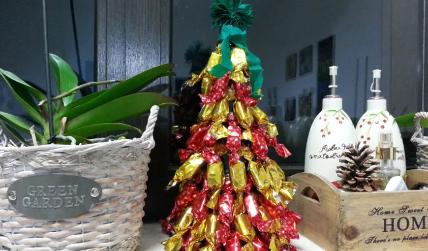 Iată cel mai inedit cadou handmade de Crăciun sau Revelion: Brăduţ din şampanie şi bomboane
