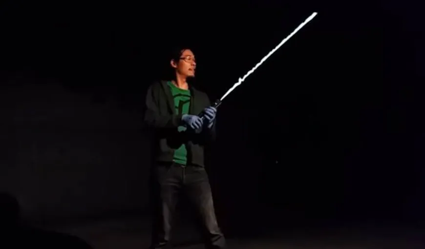 A fost inventată bricheta uriaşă care seamănă cu o sabie laser din Star Wars