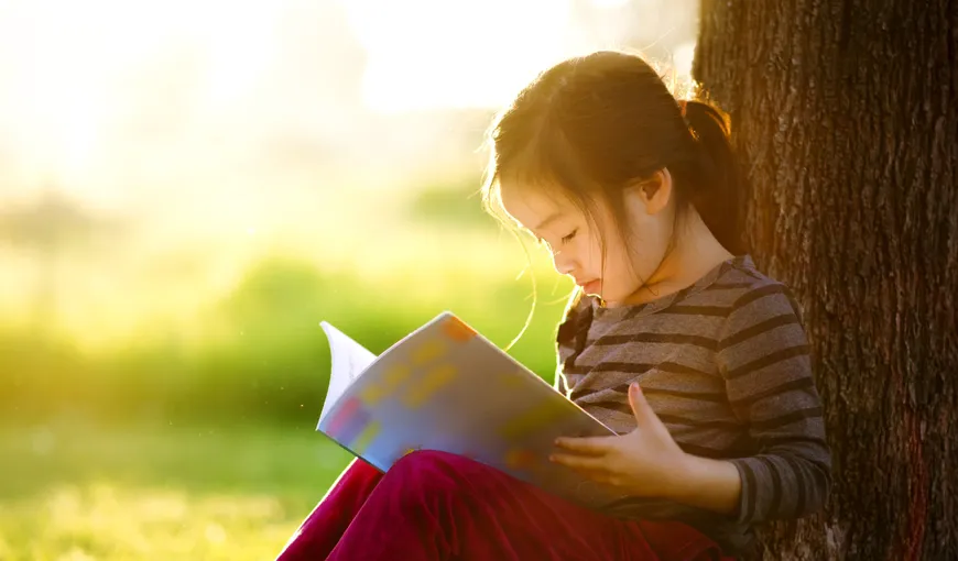 Patru trucuri să-ţi faci copiii să citească