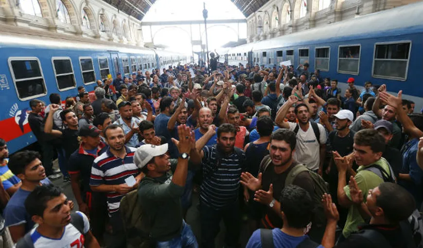 Numărul migranţilor care au ajuns în 2015 în Europa se apropie de UN MILION de persoane