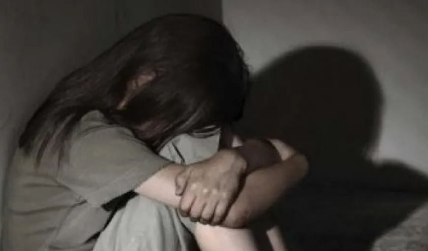 O fată de 15 ani a fost violată chiar de cel care trebuia să aibă grijă de ea