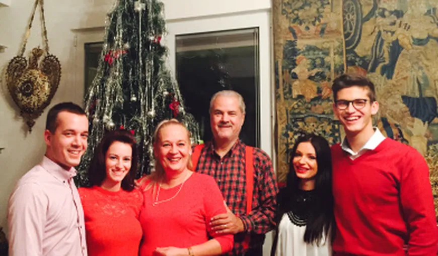 Fiii lui Adrian Năstase şi-au adus IUBITELE acasă de Crăciun. VIDEO