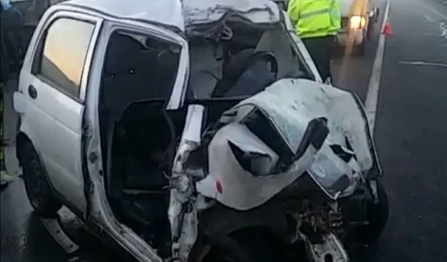 Accident grav, şofer mort după ce a intrat cu maşina într-o cisternă cu kerosen VIDEO