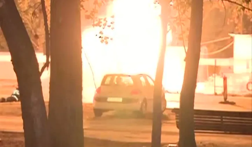 Şase maşini, mistuite de flăcări în Hunedoara. Incendiul a fost observat târziu, focul a avut timp să se extindă