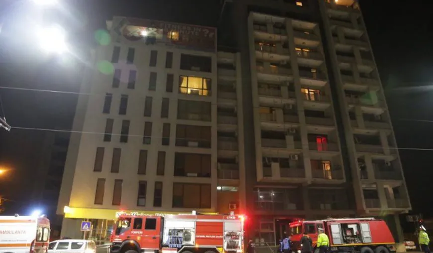 INCENDIU într-un bloc din Timişoara. Foc pus intenţionat într-un apartament, locatarii evacuaţi