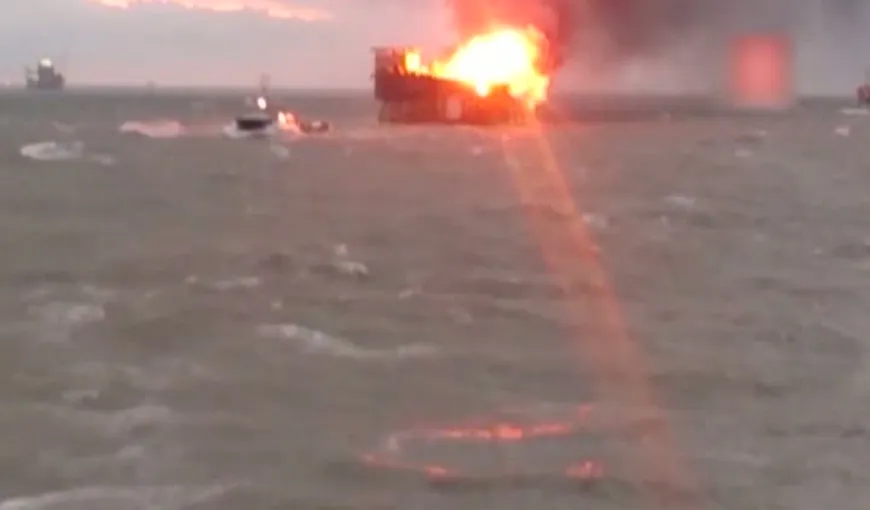 Incendiu VIOLENT la o platformă petrolieră din Marea Caspică. Au murit peste 32 de persoane VIDEO