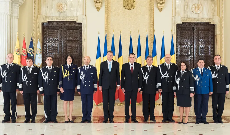 Klaus Iohannis a ÎNAINTAT în GRAD mai mulţi ofiţeri MApN, MAI şi SPP, de Ziua Naţională