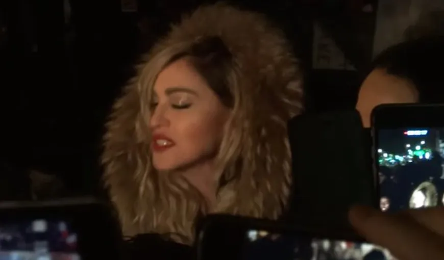 Madonna, recital surpriză în stradă, la Paris. A cântat în memoria victimelor atentatelor VIDEO
