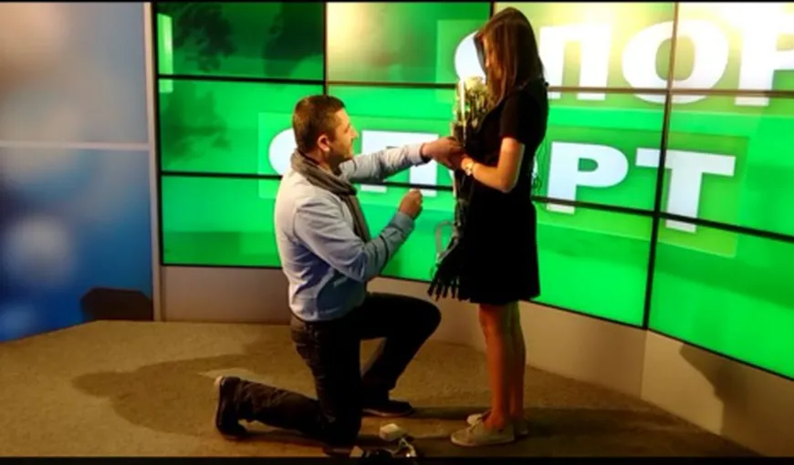 O cunoscută prezentatoare de sport a fost cerută în căsătorie chiar în platou VIDEO