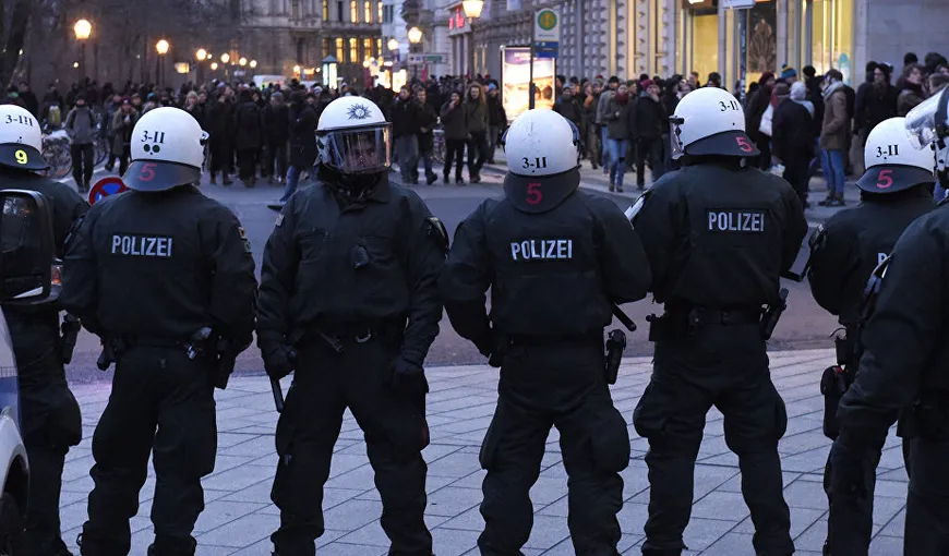 Marş NEONAZIST la Leipzig. Poliţia a folosit tunuri cu apă pentru a dispersa protestatarii