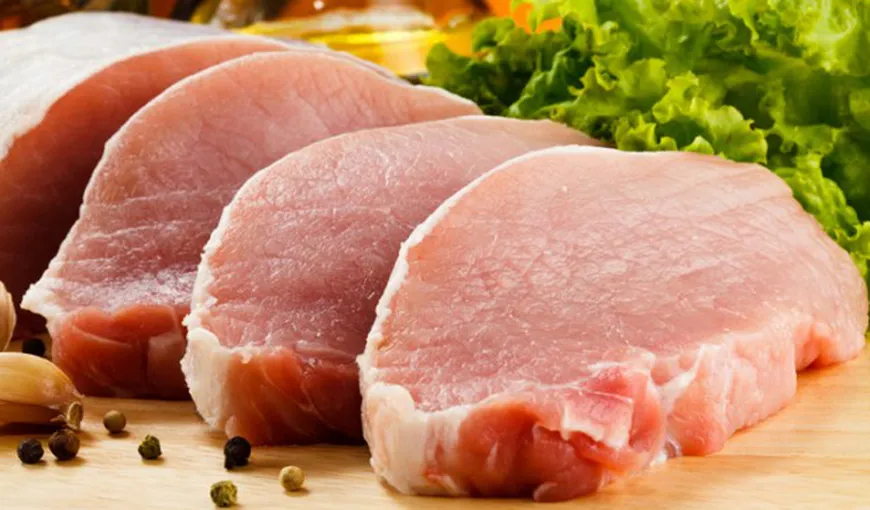 SFATURI de la nutriţionişti. Cum alegem cea mai proaspătă carne de porc. La ce să fim atenţi când luăm lebăr sau cârnaţi