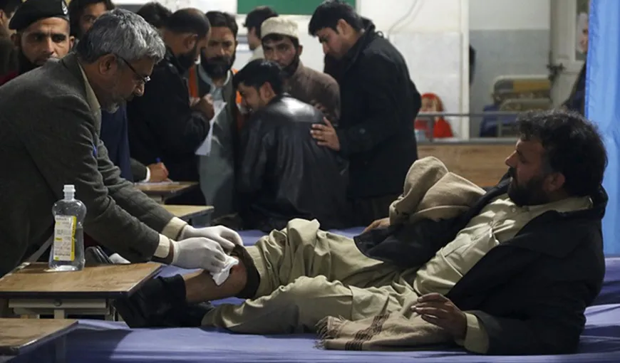 Atentat în Pakistan: Un kamikaze pe motocicletă s-a detonat într-un birou guvernamental. 21 de morţi şi 80 de răniţi