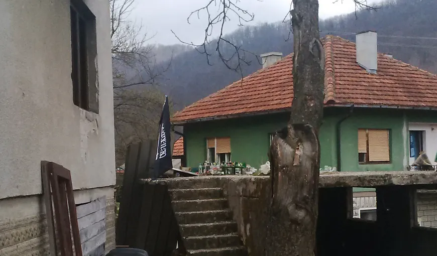 Sat de islamişti aproape de graniţele României. În curţile caselor flutură steagurile negre ale Statului Islamic