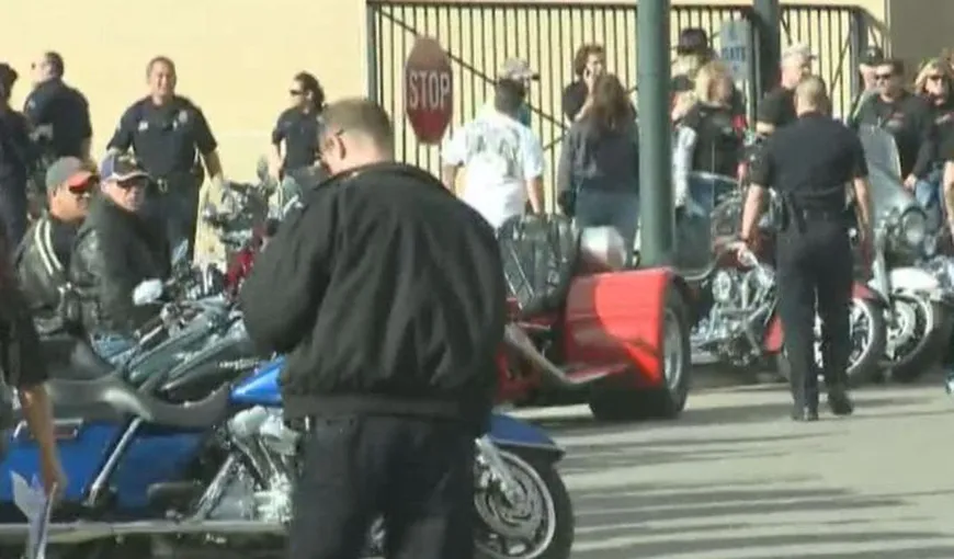 Un mort şi 7 răniţi într-un schimb de focuri la o expoziţie de motociclete din Denver