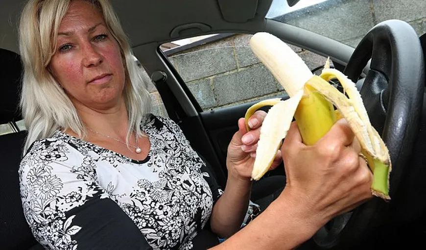 Amendă de la Poliţia Rutieră pentru că mânca o banană la volan
