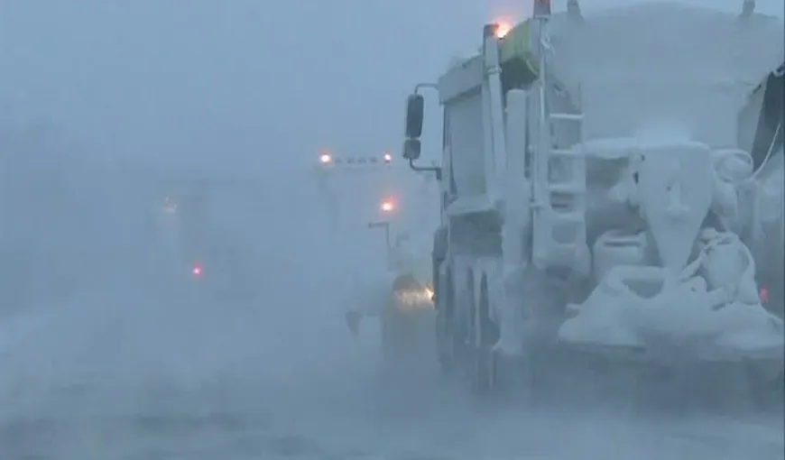 Viscol puternic, zeci de oameni blocaţi în nameţi. Zăpadă de jumătate de metru pe şosea VIDEO