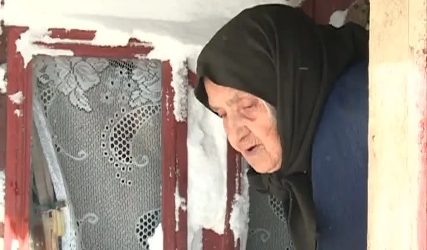 Imagini dramatice într-un sat din Buzău. Bătrână de 93 de ani, blocată în casă timp de trei zile