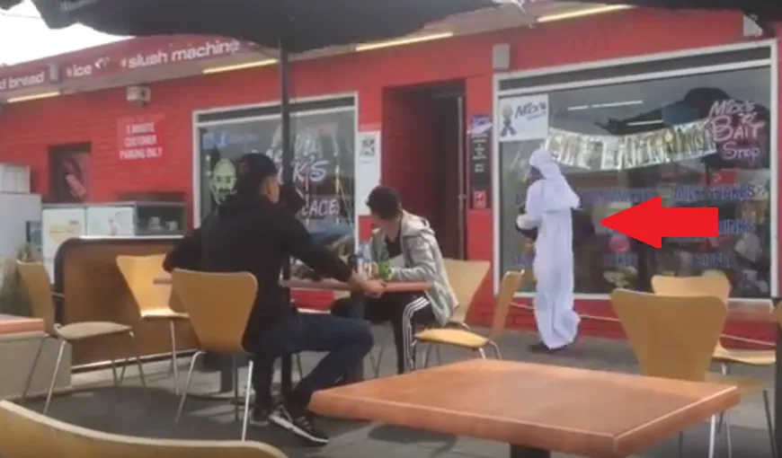 Cea mai MACABRĂ farsă. Ce se întâmplă când un musulman aruncă un rucsac SUSPECT VIDEO