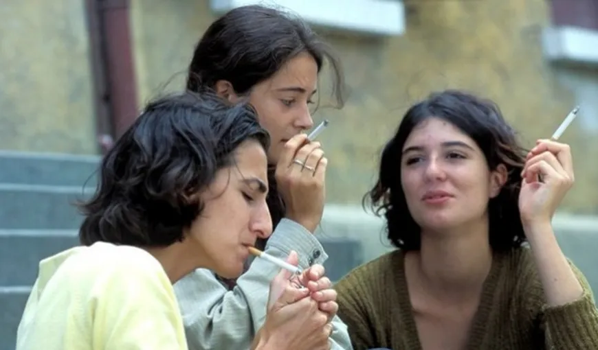 STUDIU: Câţi adolescenţi fumează marijuana în România. Cifre ALARMANTE