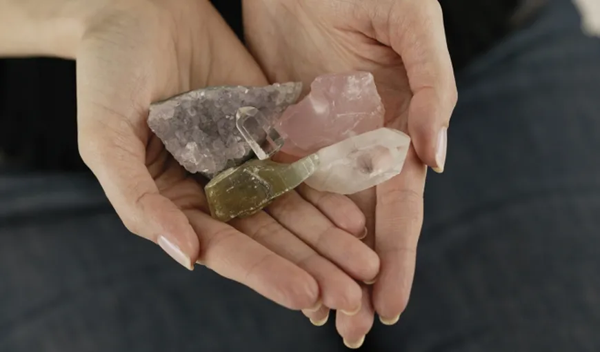 Cum să cureţi energia negativă cu ajutorul cristalelor – VIDEO