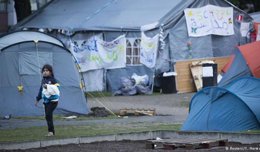 Belgia: Taberele de refugiaţi fac cursuri prin care îi învaţă pe migranţi să respecte femeile