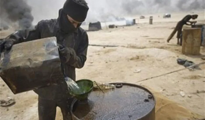 Veniturile din petrol ale Statului Islamic au scăzut cu 30 la sută după loviturile aeriene ale coaliţiei