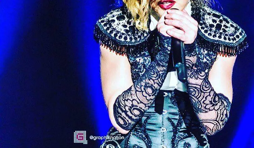 Madonna a urcat BĂUTĂ pe scenă VIDEO