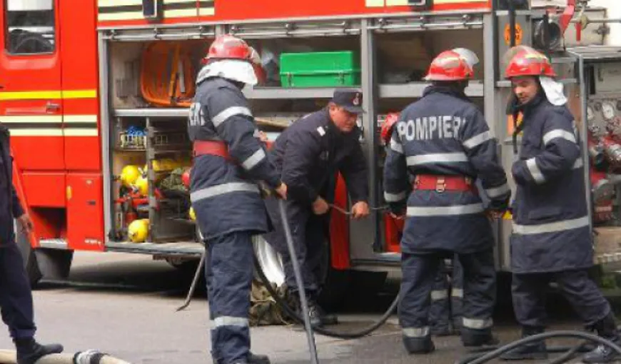 Incendiu la subsolul unui bloc din Braşov. Mai multe persoane au fost evacuate