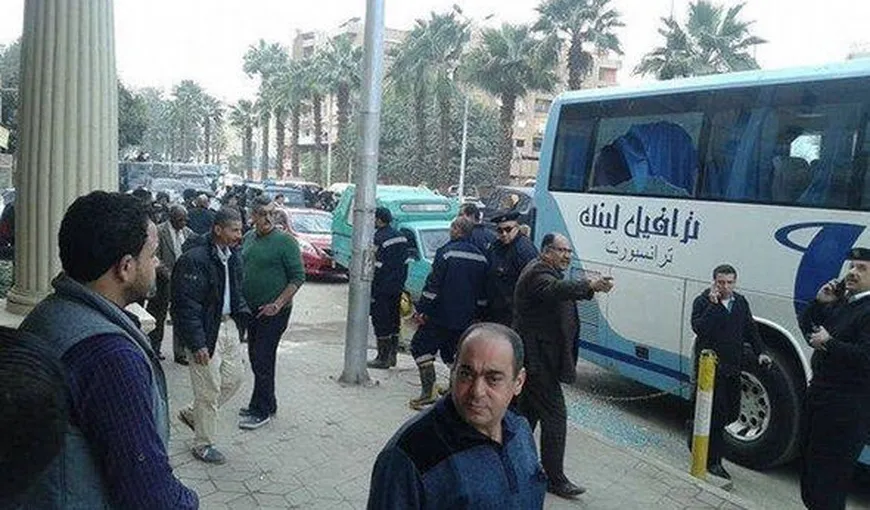 Un atacator a deschis focul asupra unui autocar cu turişti la un hotel din Cairo