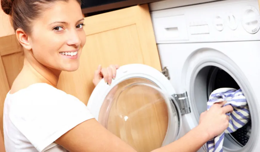 Cum să scoţi rufele călcate direct din maşina de spălat. Trucul care face înconjurul lumii VIDEO