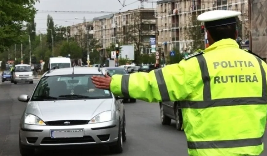 Şoferii care nu opresc la semnalele poliţiştilor ar putea rămâne fără permis pentru trei luni
